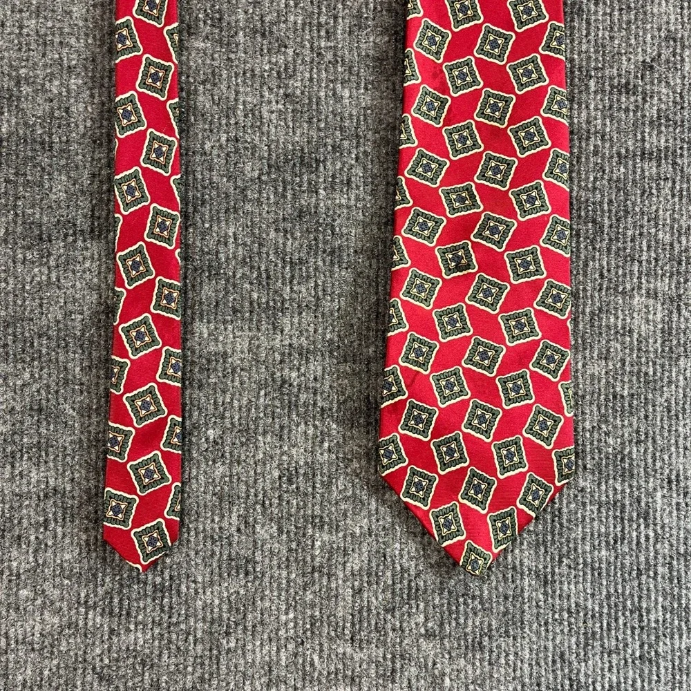 Claybrooke Mens Red Geometric Medallion Silk Blend Necktie 57 Inch Length
